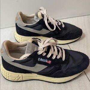 Autry Women's Reelwind Low Top Sneakers size 40